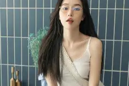 网红圈又塌房！韩汶栩用假人设割韭菜背后真相让人愤怒