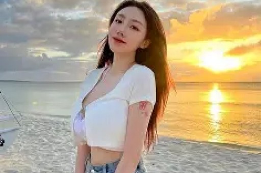 香港女星淡出娱乐多年曾因丈夫出轨离婚如今在国外经营武馆