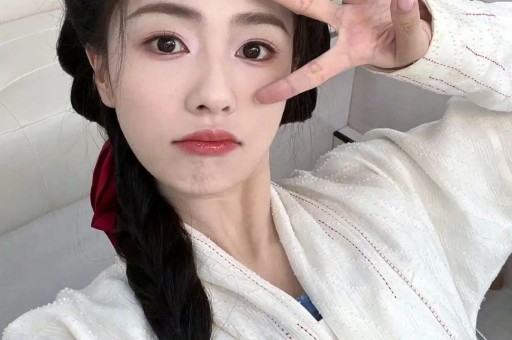 中年演员塌房天花板带亲闺女当出轨遮羞布