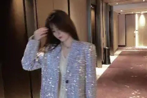 知名男明星承认婚内出轨后首次公开露面