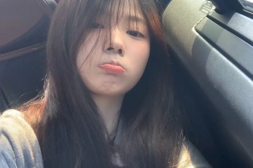 没想到出轨传闻线个月后许凯竟走上了另一条上坡路